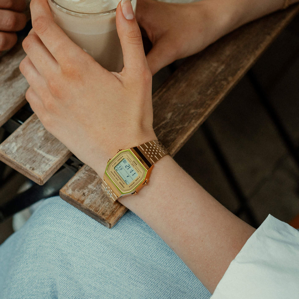 CASIO VINTAGE Mod. BLUETOOTH SMARTPHONE LINK - GOLD - built-in accelerometer senses body movements + steps counter - GOLD
