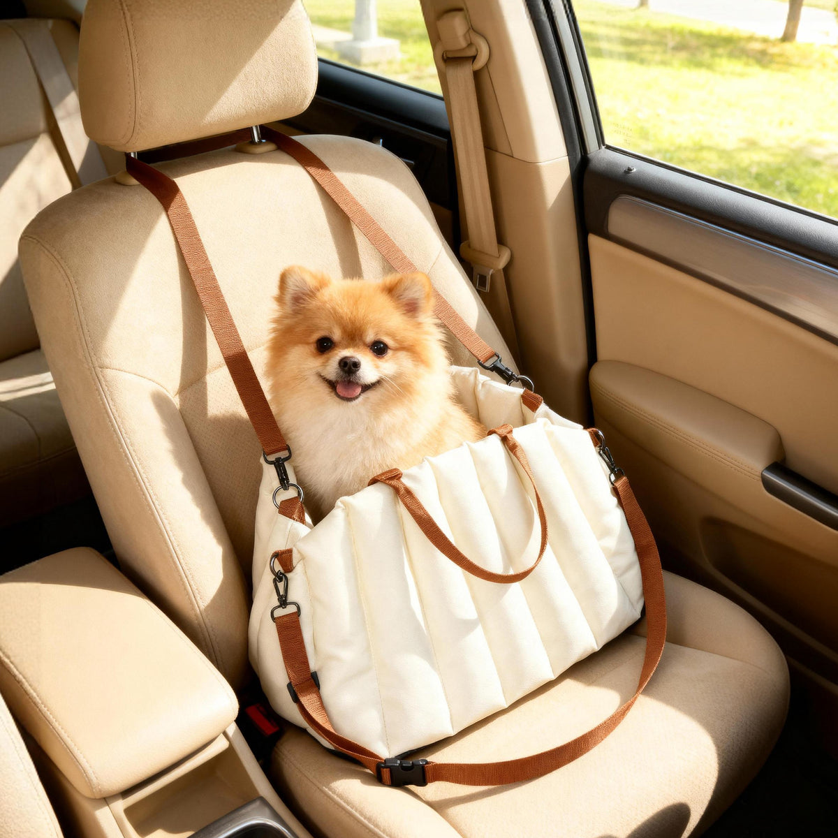 Seggiolino Auto per Cani Piccoli con Guinzaglio e Base Antiscivolo, Convertibile in Borsa per Animali, Crema